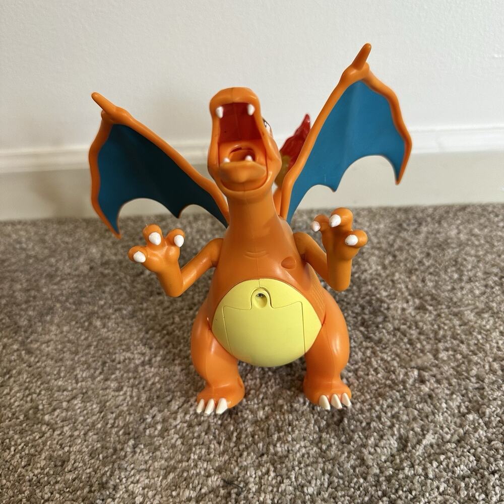 2022 Charizard Pokémon Nintendo Battle Feature Game Freak Toy Figure Works